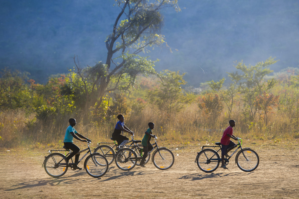 世界中の最も自転車を必要としている恵まれない人々に1000台のバイクを寄贈することを目指す