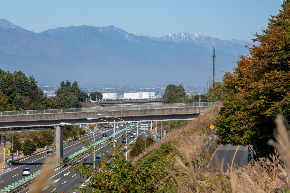 長野道の脇を走っていくと道の駅はもうすぐ