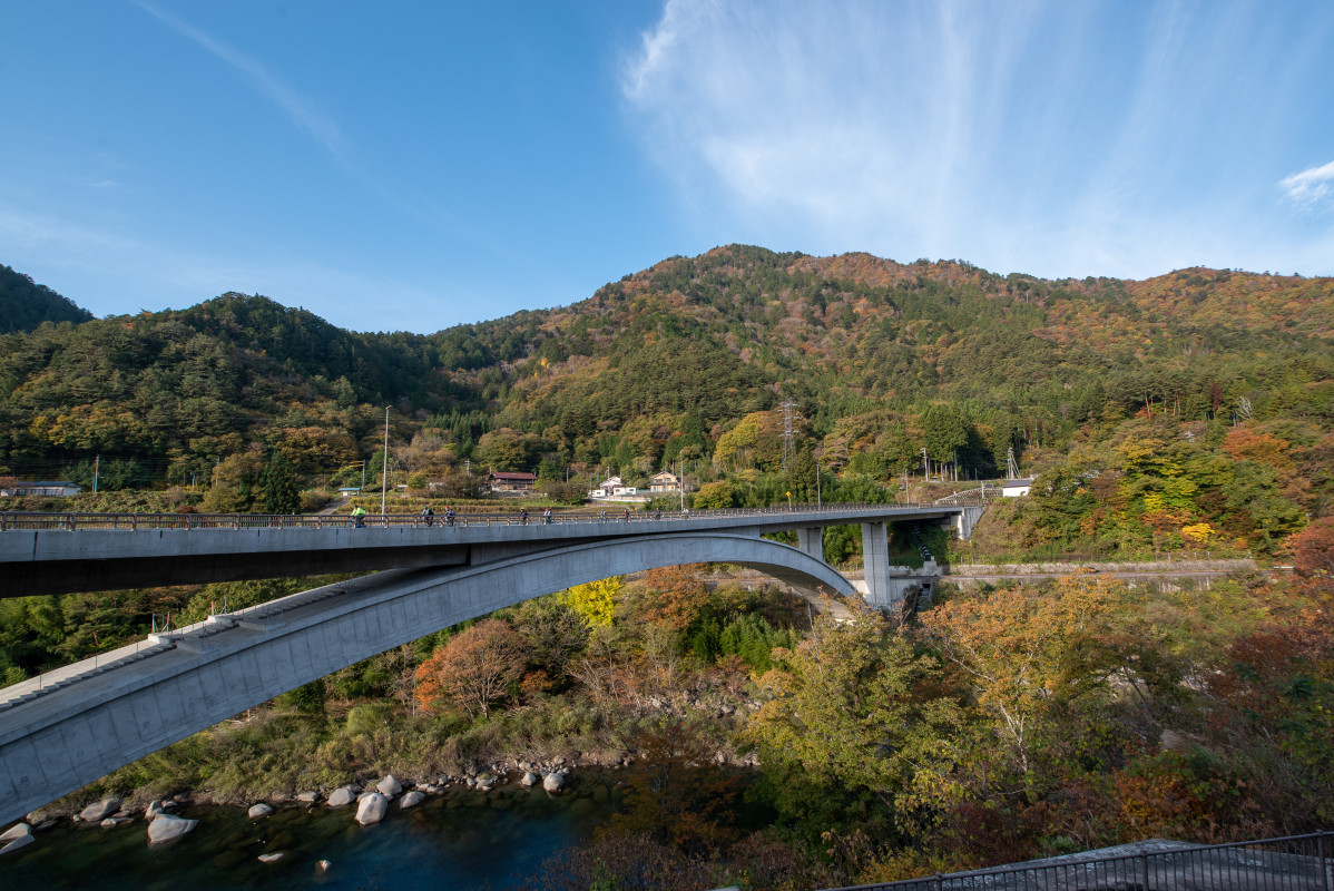 何度か木曽川を渡っていくシーンも