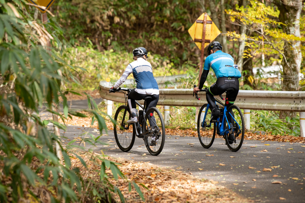 E-BIKE組は余裕のヒルクライム。羨ましいかぎり。