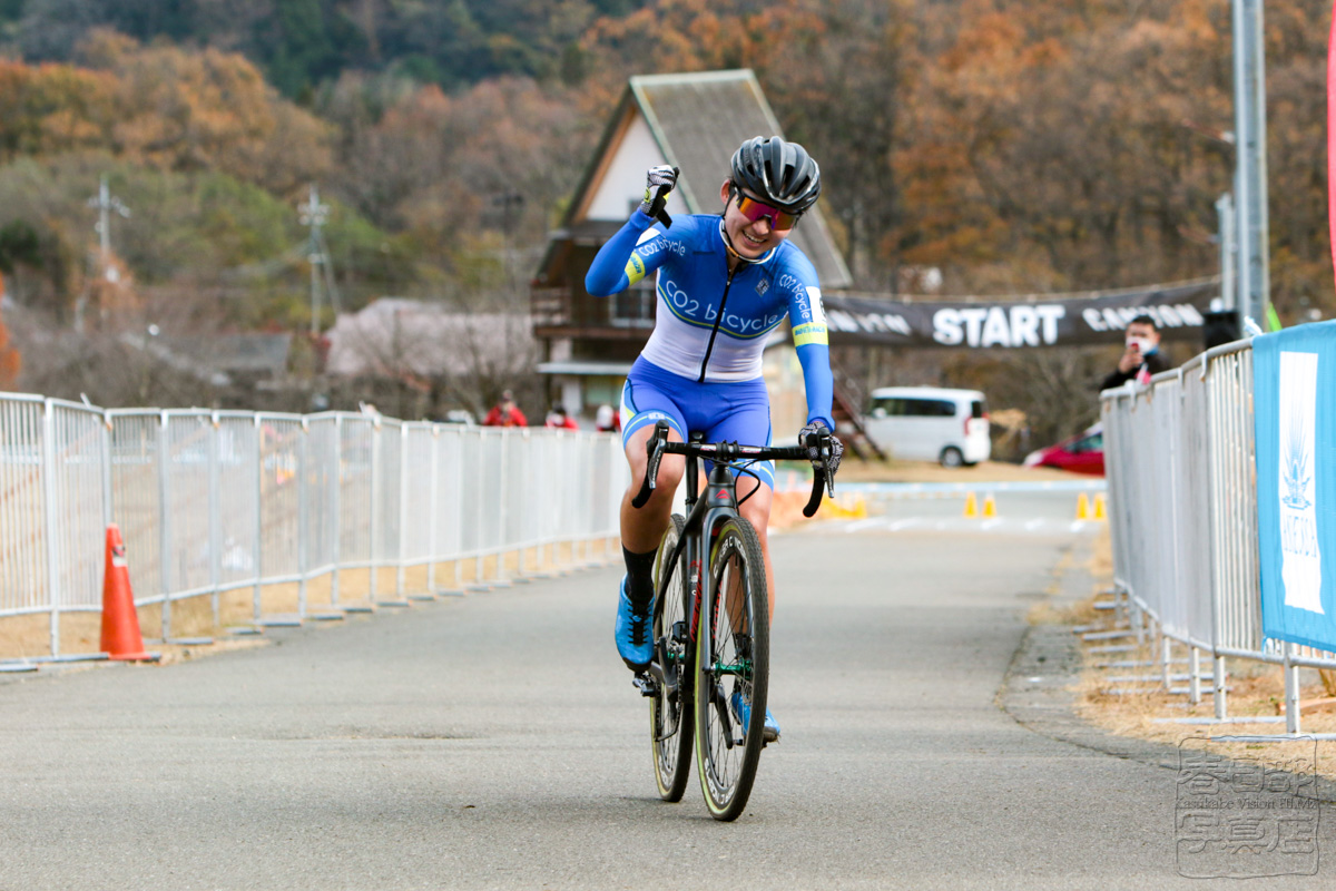 マキノ高原のレースを初めて勝利した今井美穂（CO2bicycle）