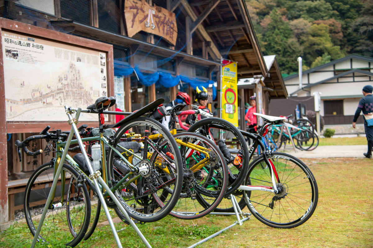 道の駅遠山郷に到着　しっかりとバイクラックも整備されていました