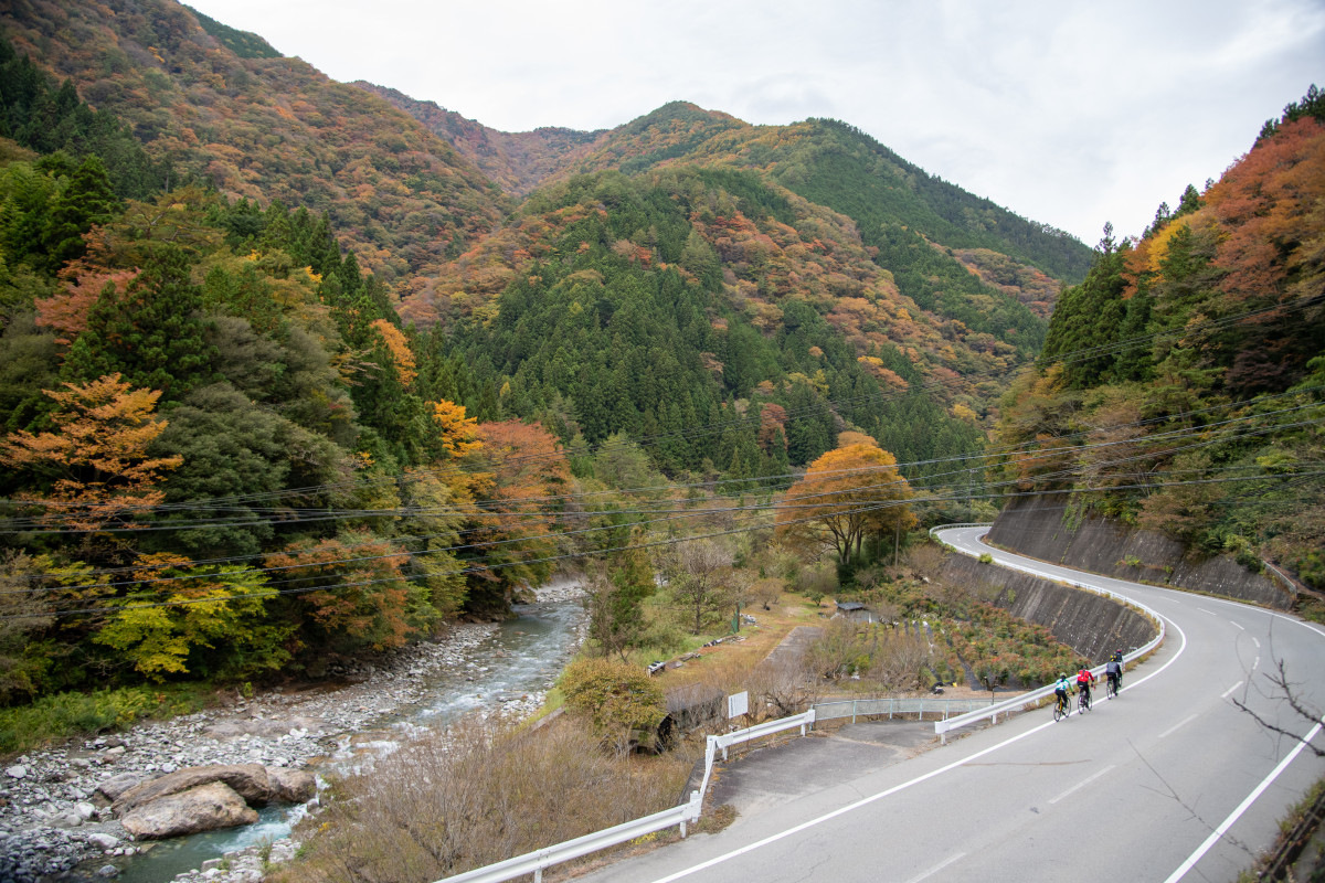 地蔵峠へ向かう登りをこなしていきます