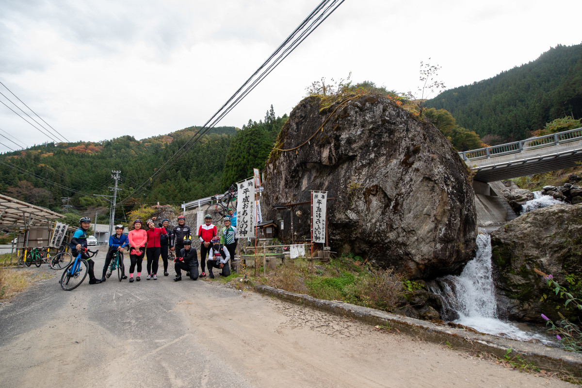 平成「おちんの神」なんて名所も登場　「落ちん岩」だそうですよ