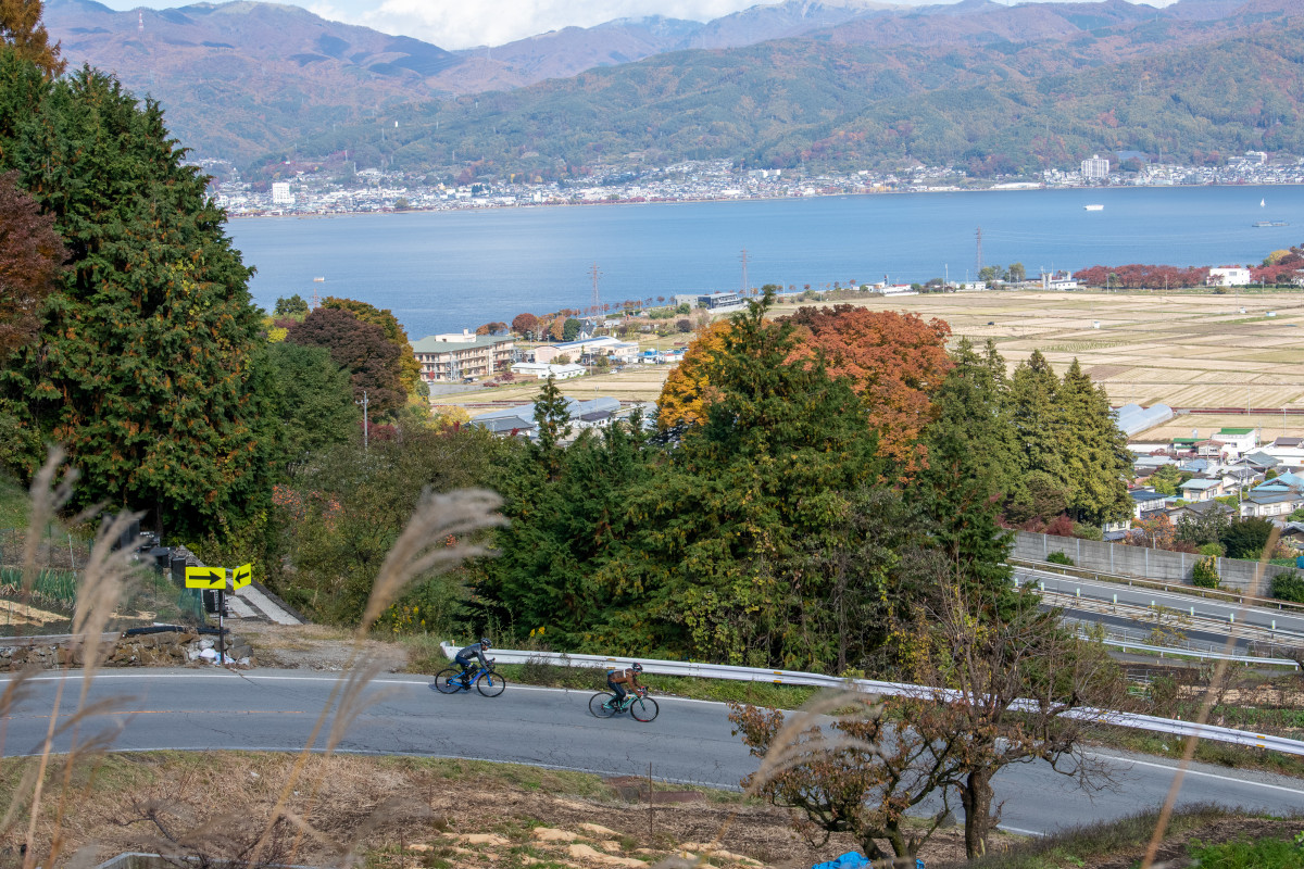 諏訪湖へ向かって下っていきます