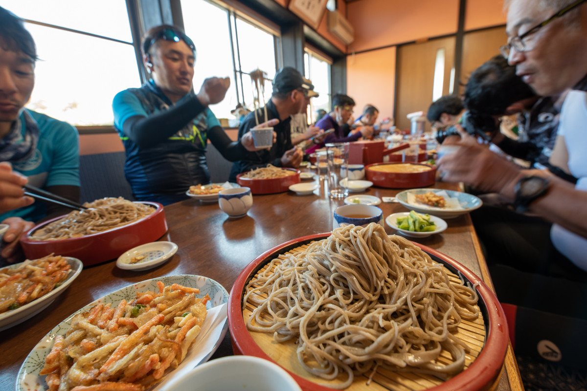 カリカリのかき揚げ、そしていかにも手作りな不揃いの蕎麦切りが最高でした