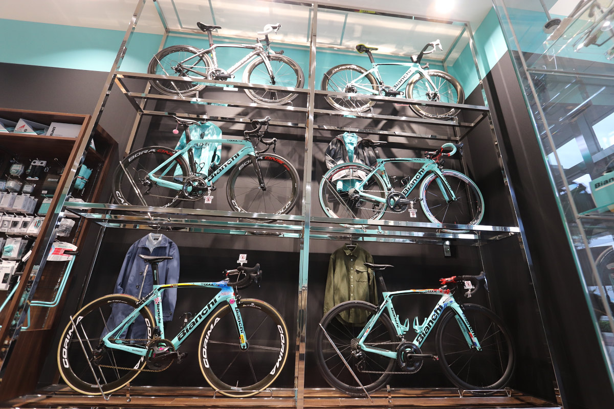 有明ガーテン店にはOLTRE XR4を所有しているスタッフが4名いて、人気投票イベントを開催していた