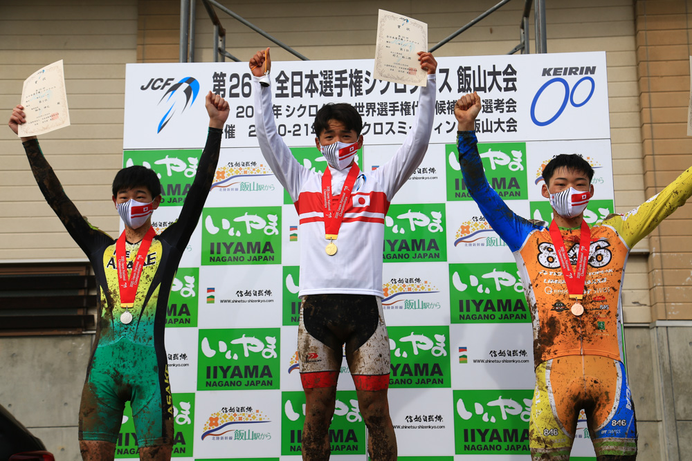 男子ジュニア表彰  優勝は村上裕二郎（松山工業高校）