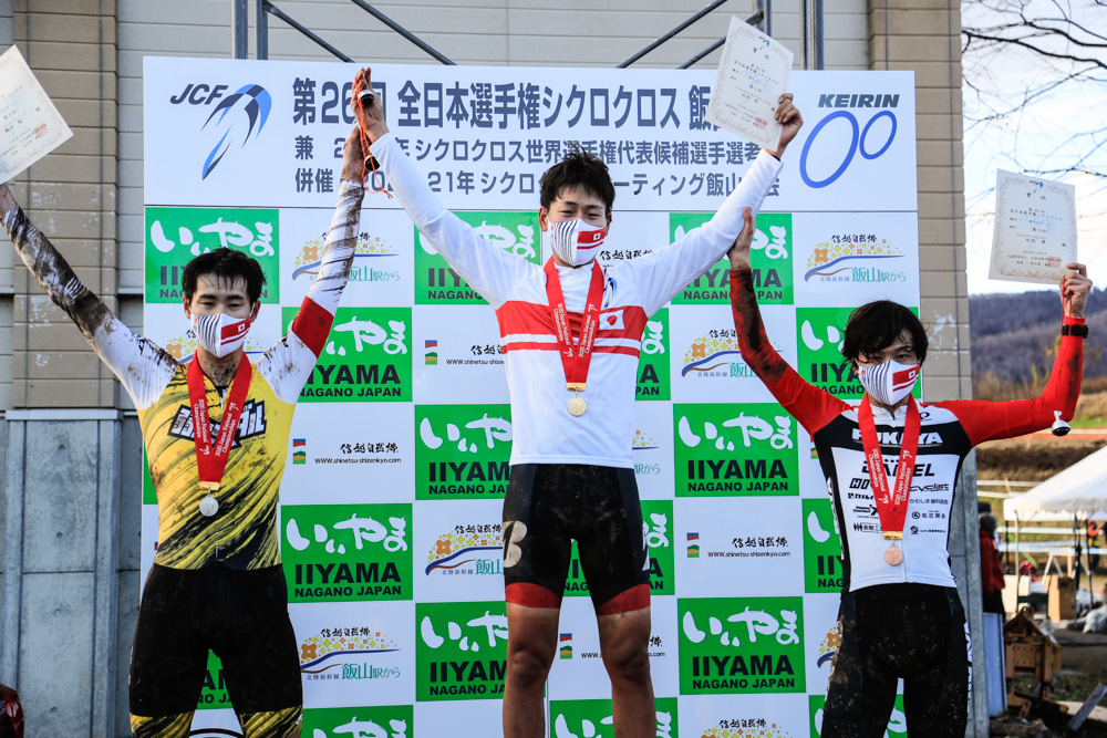 エリート男子 優勝した沢田時（TEAM BRIDGESTONE Cycling）、2位の織田聖（弱虫ペダルサイクリングチーム）、3位の竹内遼（FUKAYA RACING）