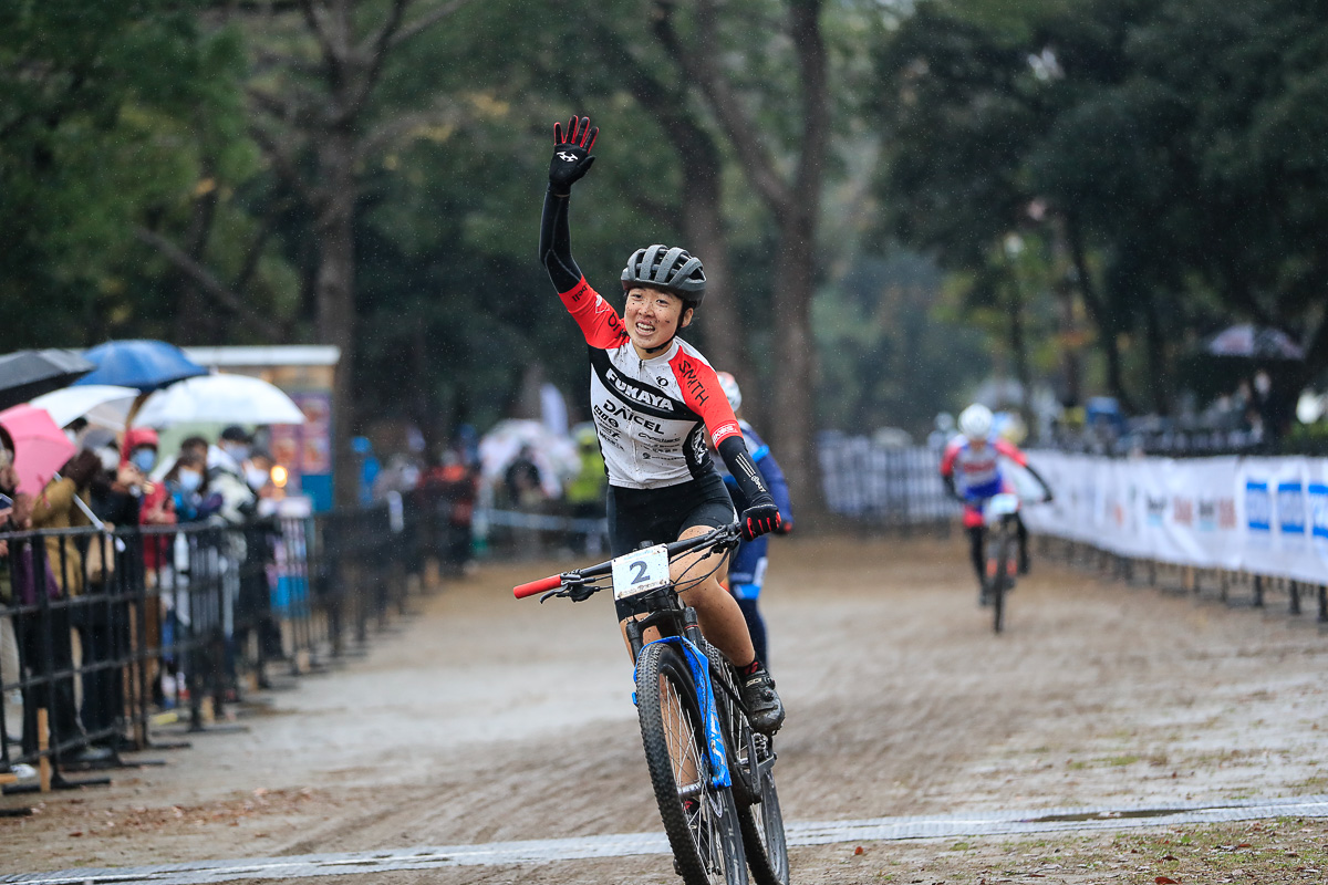 Women Eliteを制した川口うらら（FUKAYA RACING）