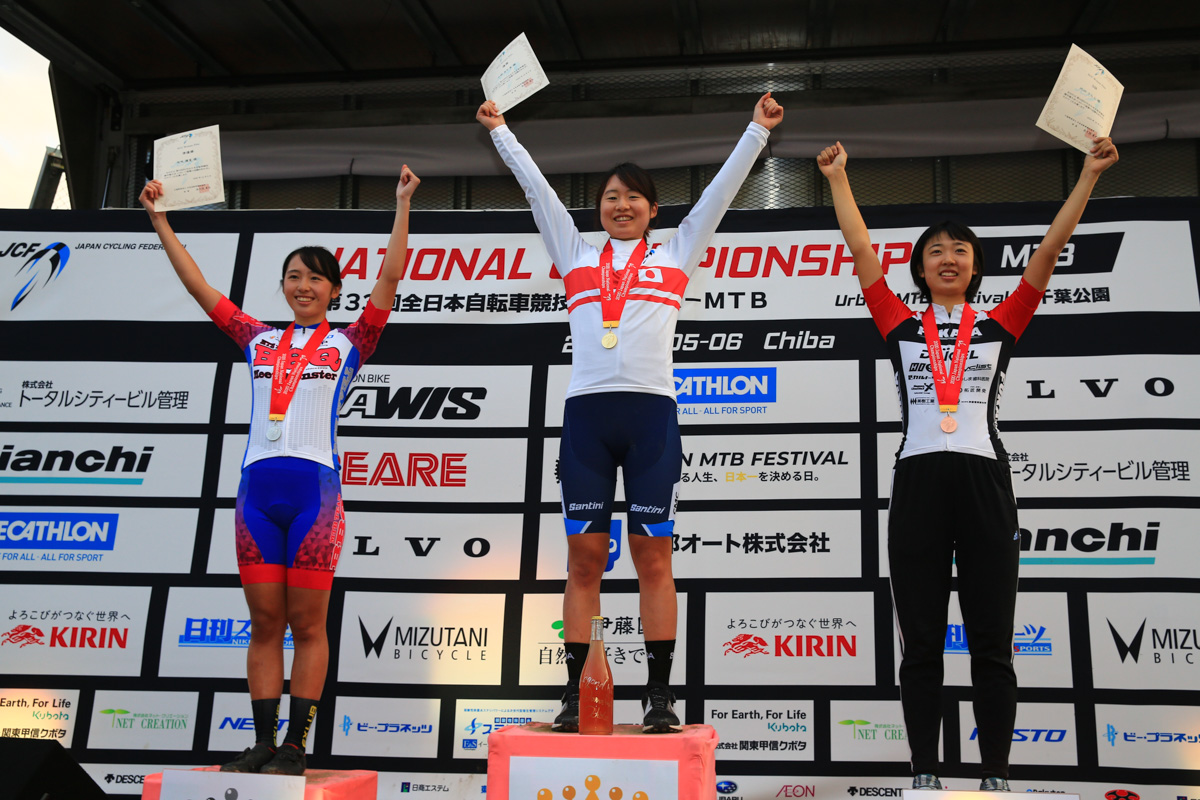 Women Elite表彰 優勝は小林あか里（CMC/Aigle）