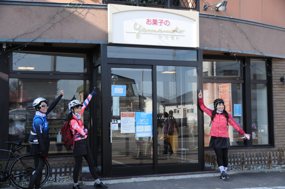 最初の立ち寄りポイント、山本菓子舗へ到着！