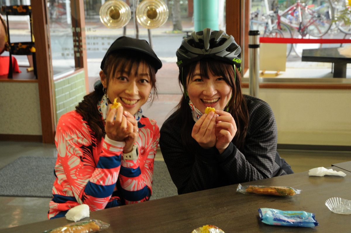 気になるスイーツをチョイス!休憩室でいただきまーす