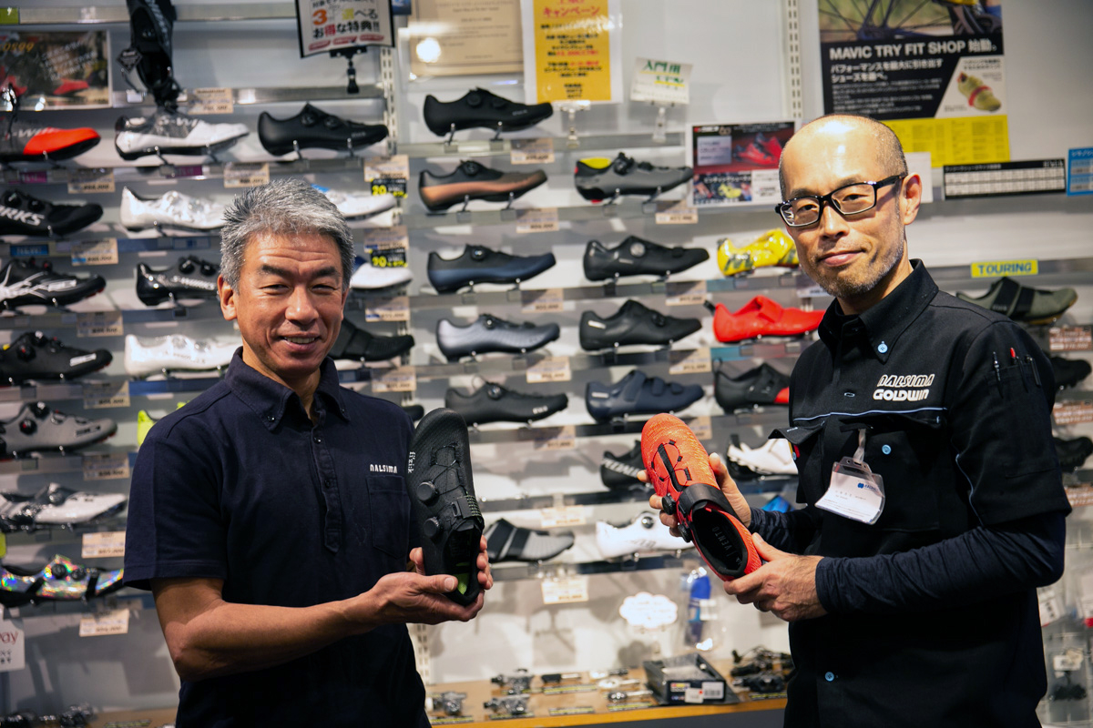 インプレッションを担当したなるしまフレンドの藤野智一さん(左)と販売担当としてアドバイスを頂いた小林浩史さん(右)
