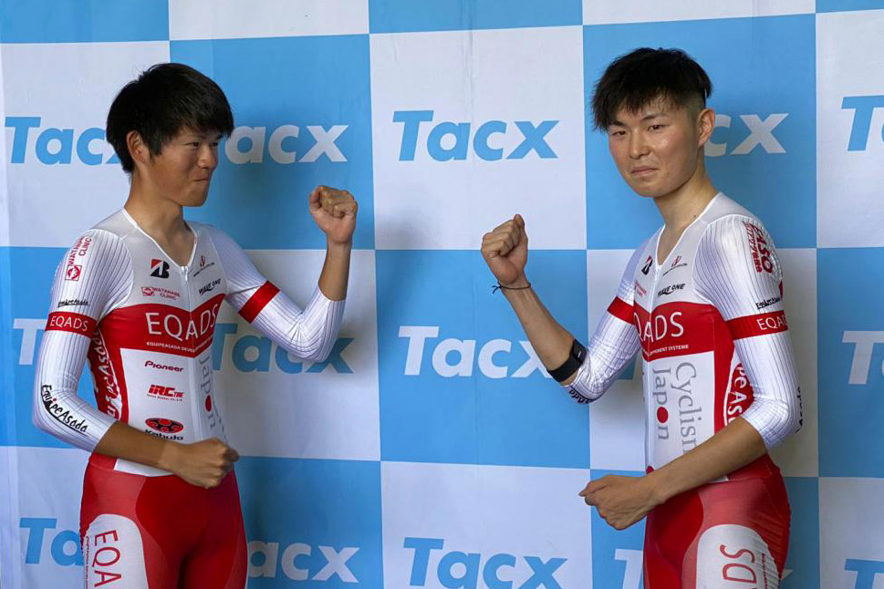 6月7日に日本学生自転車競技連盟主催のバーチャルレース「利根川個人タイムトライアル・ラウンド」でワンツーフィニッシュを飾った川崎三織（左）と湯浅博貴（右）