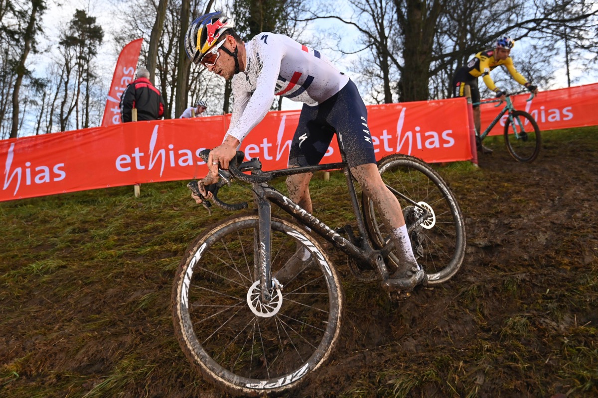 スムーズな走りで独走態勢を築くトーマス・ピドコック(イギリス、トリニティレーシング)