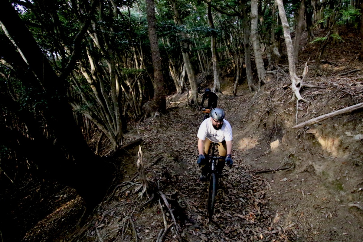 YAMABUSHI TRAIL TOURの代名詞である古道。Leftyが活きる場面だ