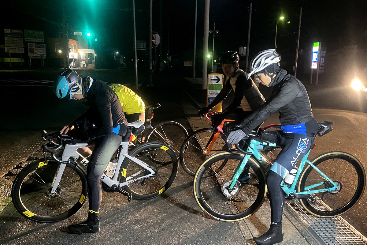 0:00:00に正確にスタートできるように準備し、サイクルコンピューターの起動を確認