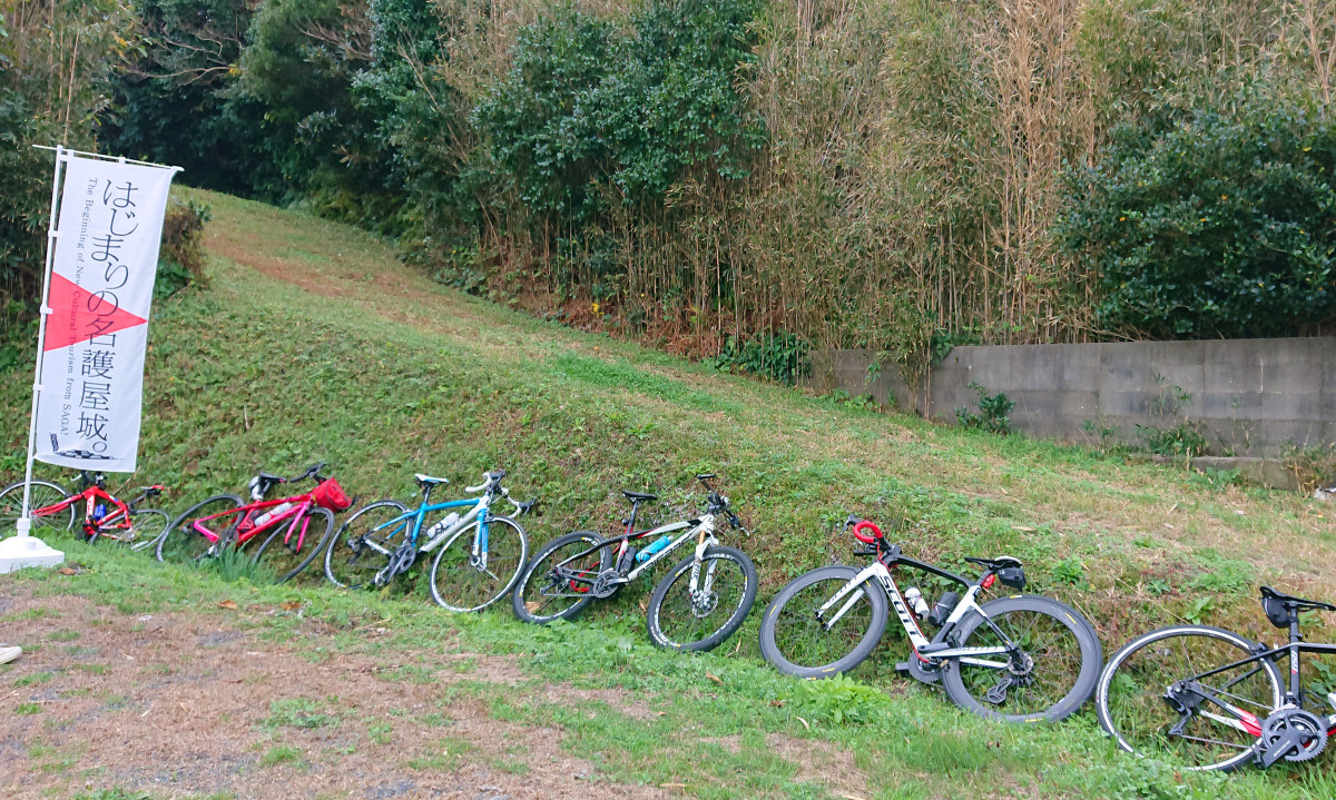 自転車を停めて、ランチ会場へ