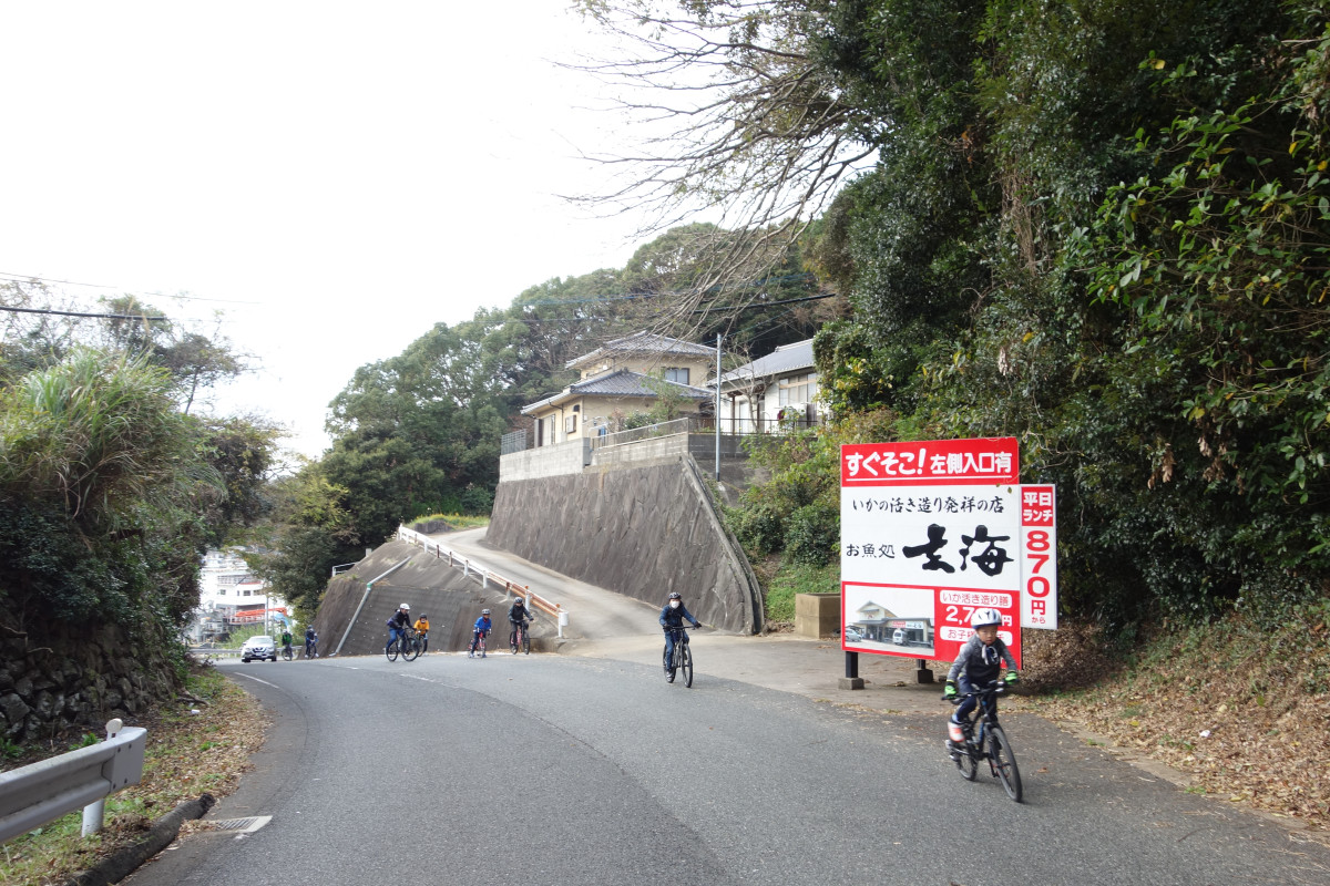 この日最後の大きな登坂だ。ゴールまであと少し！