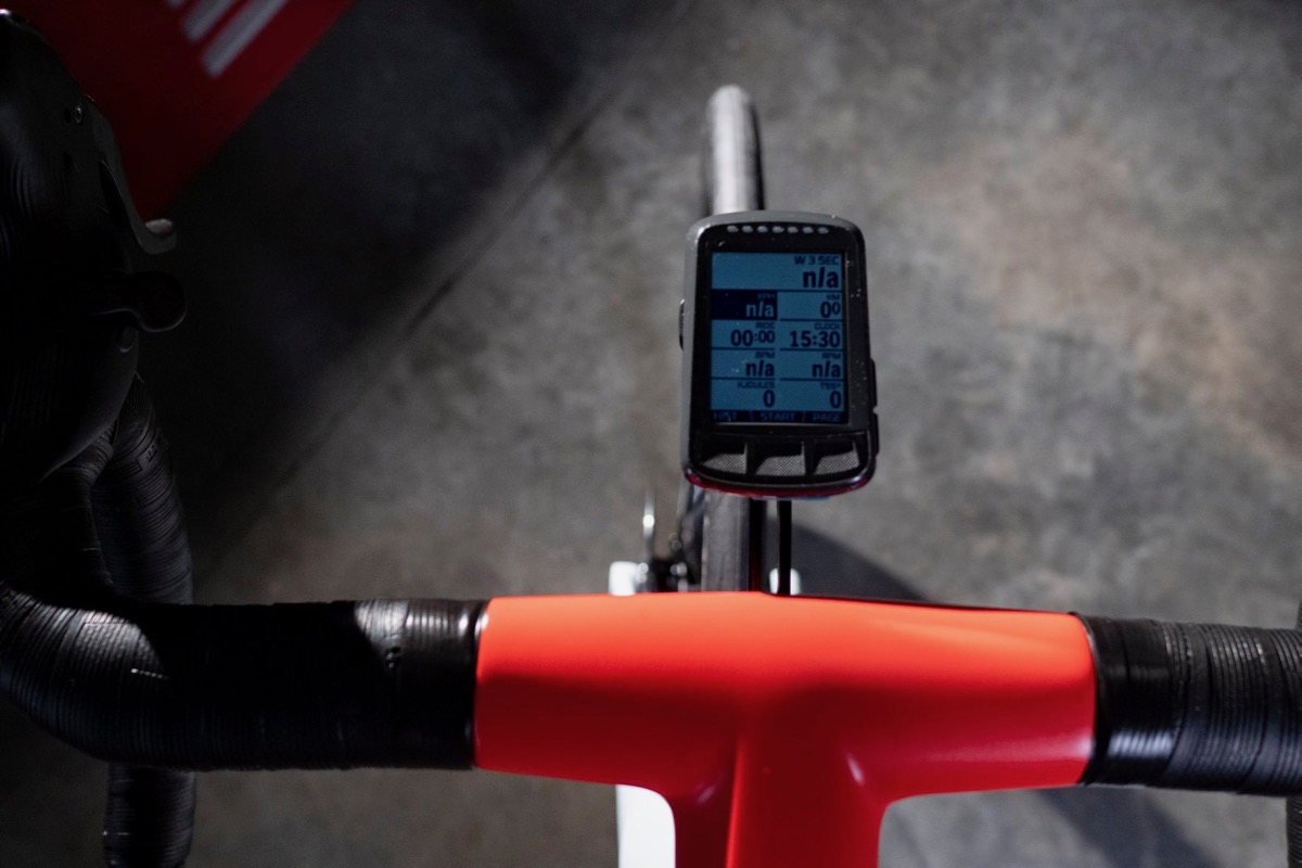 TEAMMACHINE SLRの専用ハンドルにワフーのコンピューターをマウント