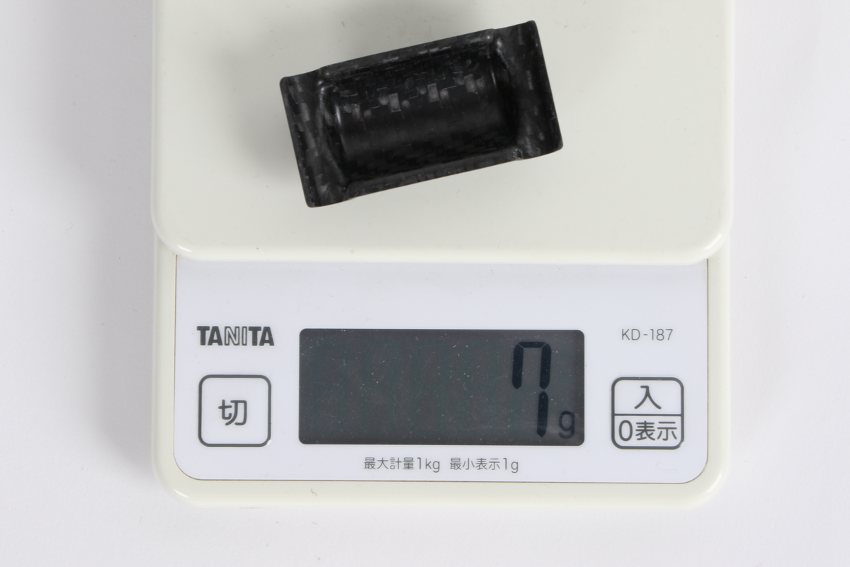 ヤグラ部分はカーボン製で7g