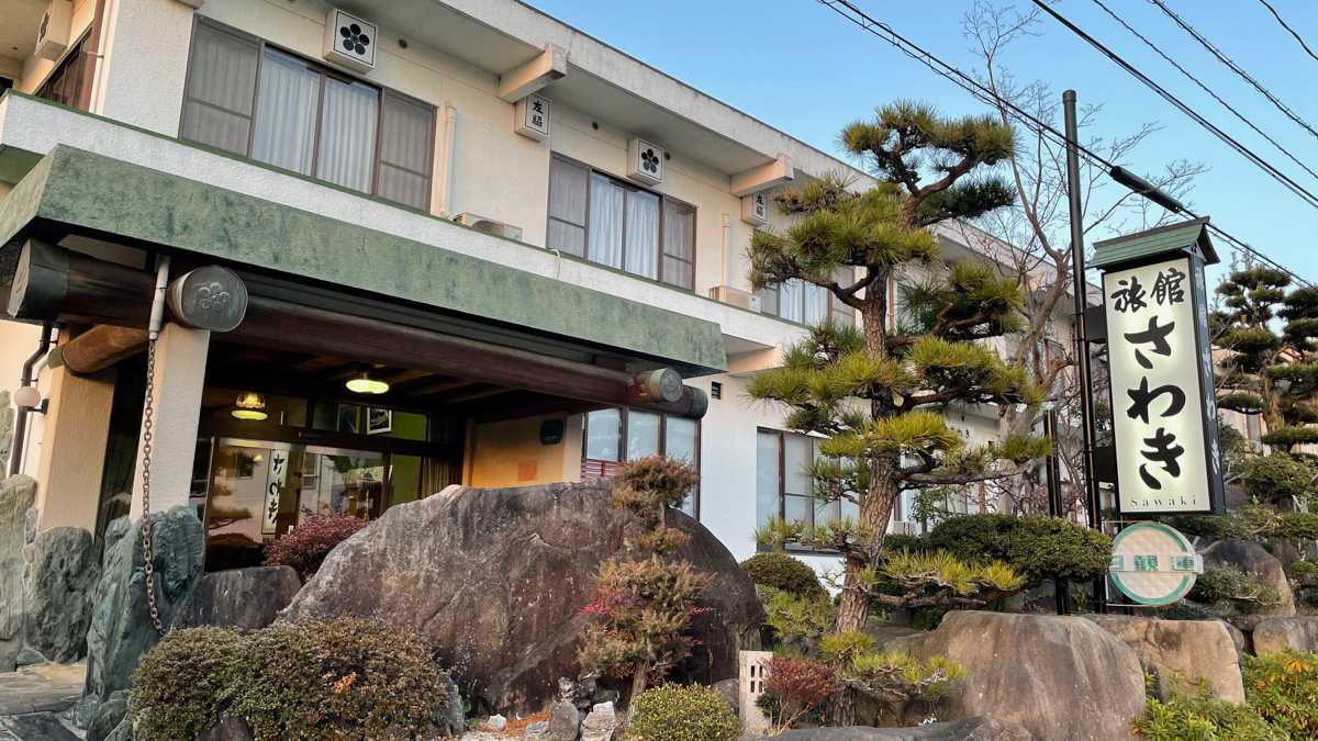 大三島の「旅館さわき」。魚料理で有名な旅館だ