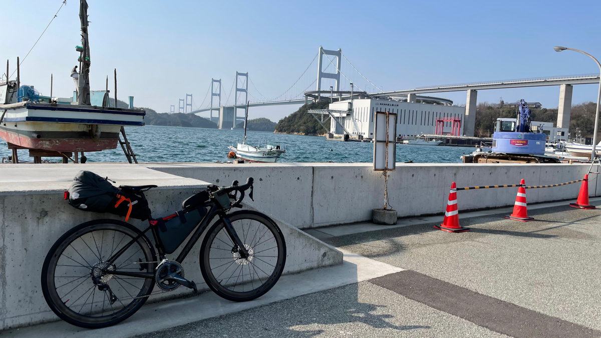 来島海峡大橋を大島側から眺める
