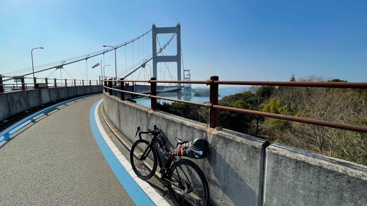 来島海峡大橋へ向けて螺旋状のサイクリングロードでアプローチ