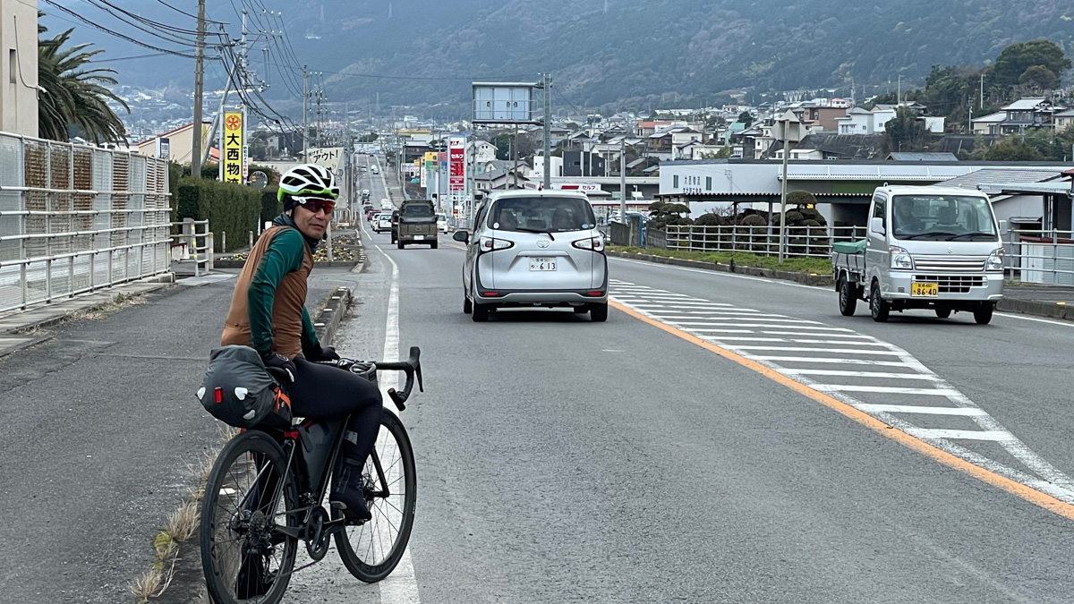 交通量が多く、単調な道が続く国道11号線。しかし筆者には懐かしい道