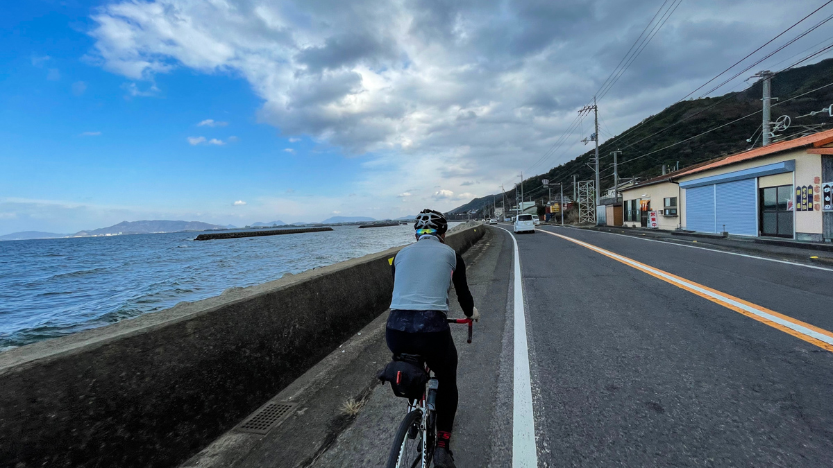 観音寺市に入ると海沿いの道は急にのどかになる