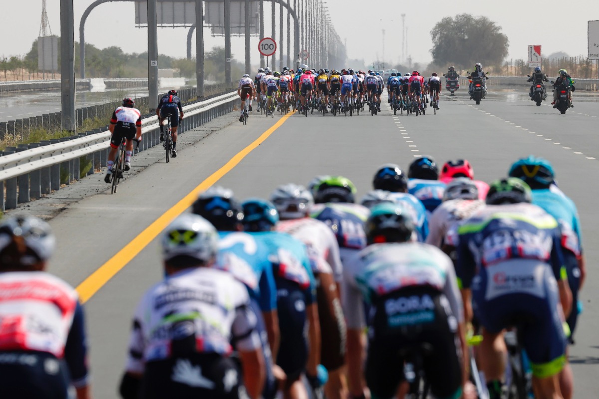 レース中盤には横風分断が発生
