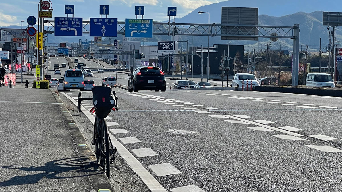 徳島市街から阿南方面を目指して走る