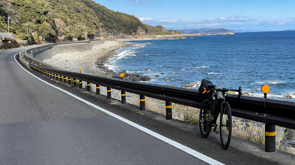 単調な長い長い海岸線が続く「修業の道場」だ