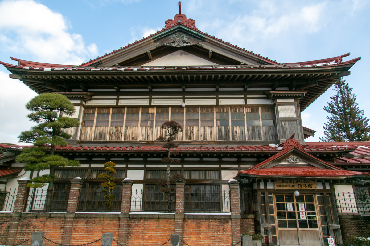 太宰の生家である旧津島家住宅、現在は「斜陽館」として運営されている