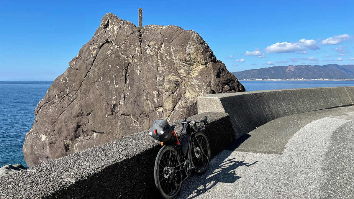 国道からわずかにそれる脇道にある大山岬