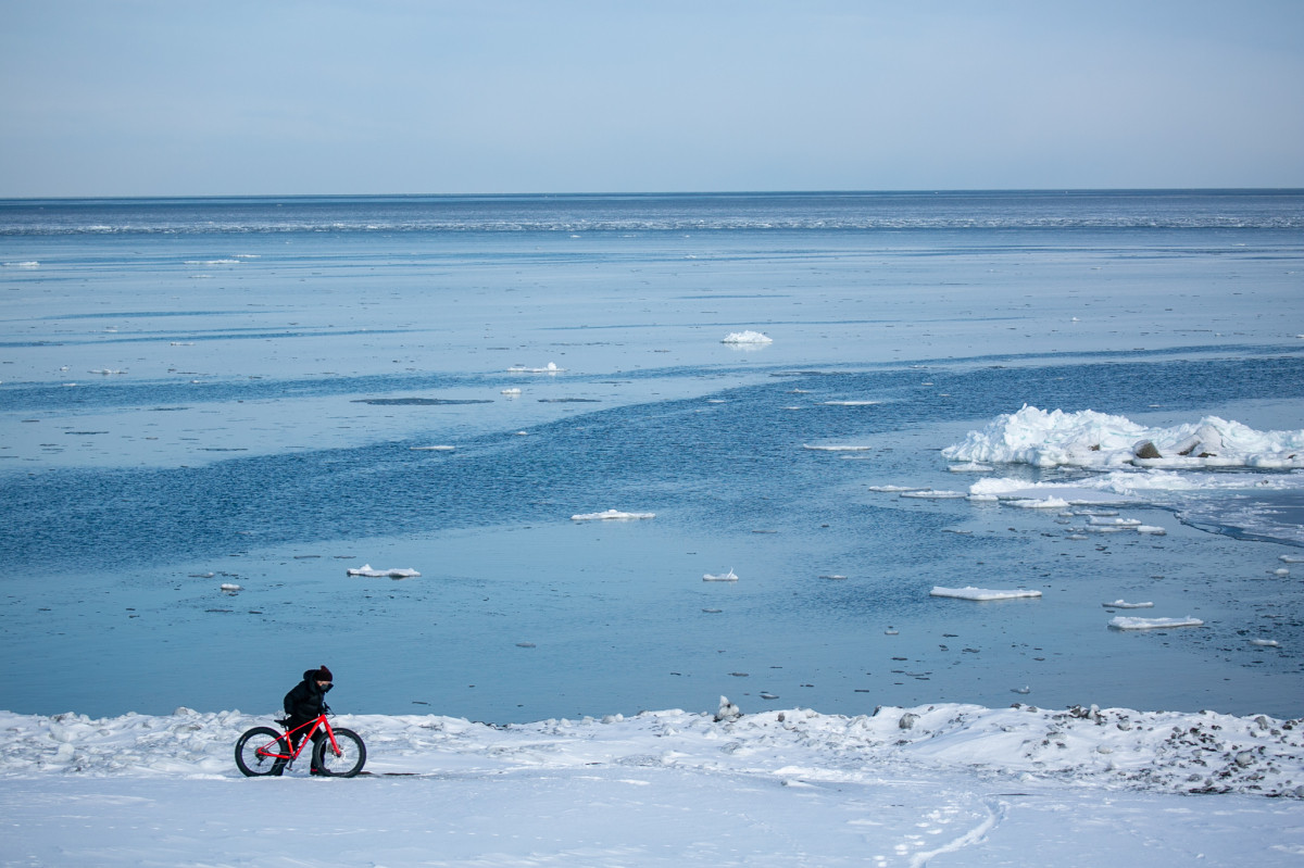 冬のオホーツク海　流氷のおかげで静かな海面だ