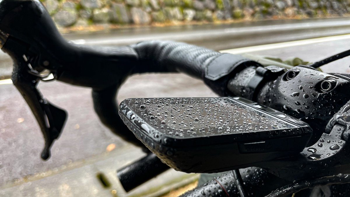 自転車にも雨のしずくが踊る