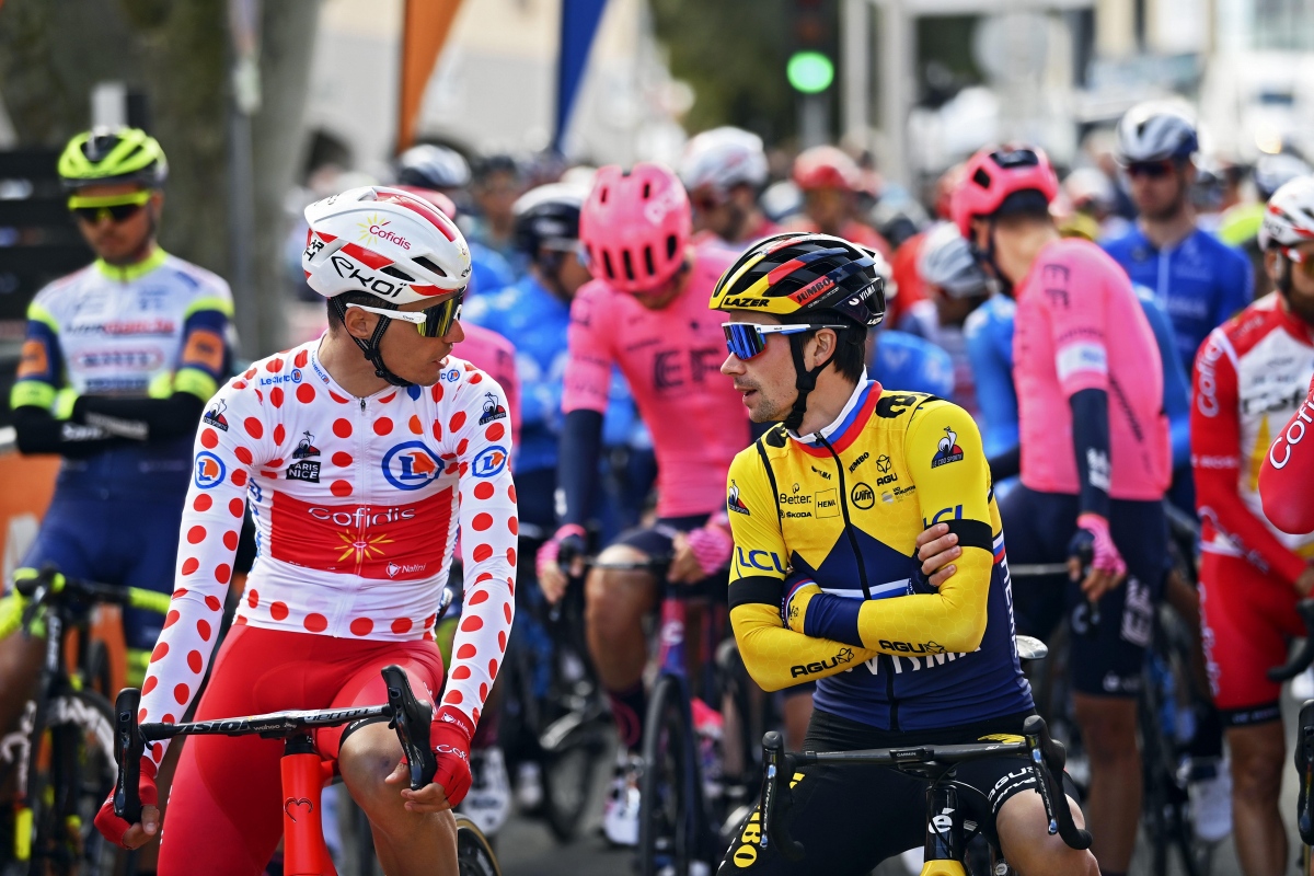 山岳賞アントニー・ペレス(フランス、コフィディス)と話すプリモシュ・ログリッチ(スロベニア、ユンボ・ヴィスマ)