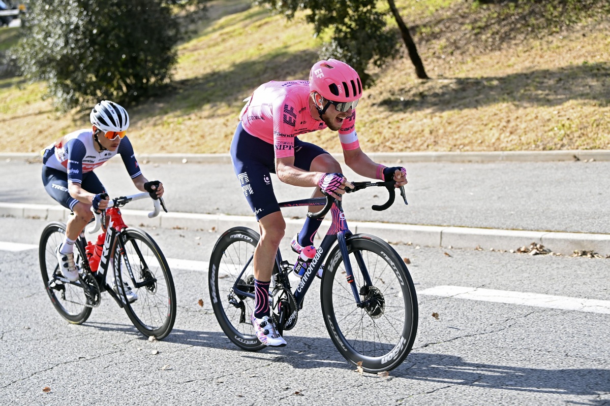 ヨナス・ルッチ(ドイツ、EFエデュケーションNIPPO)がケニー・エリッソンド(フランス、トレック・セガフレード)に合流し逃げ続ける