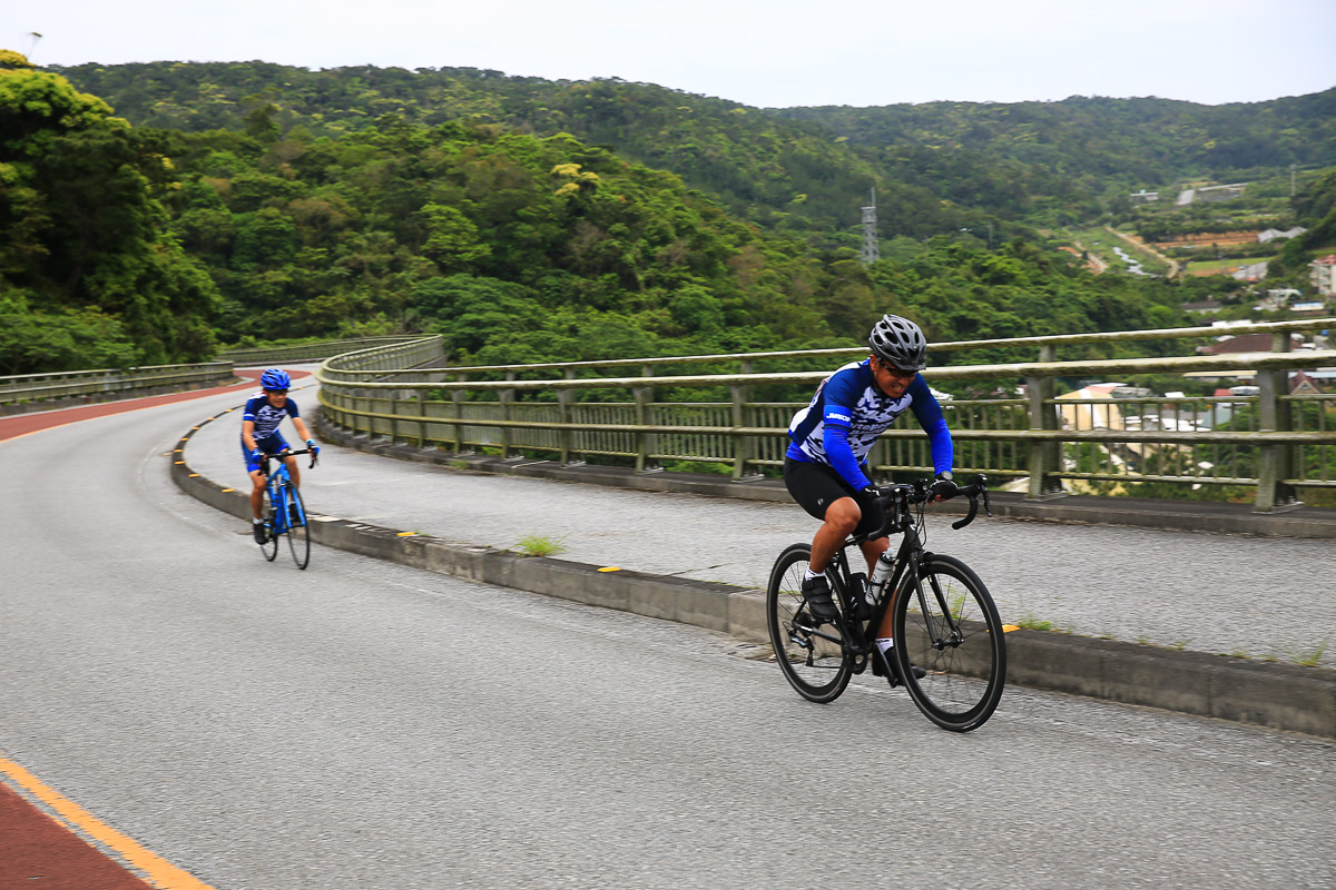 レースでも走る羽地ダムへ向かう上りが最後の難関だ