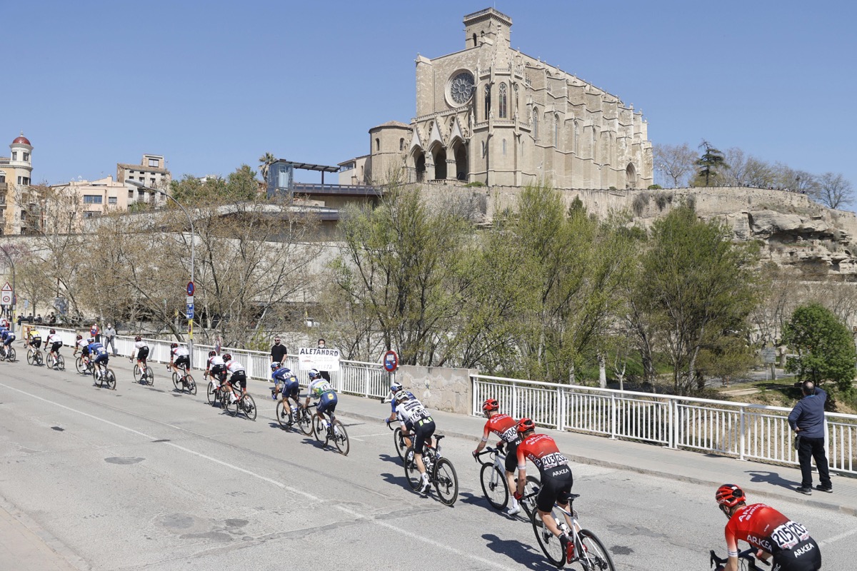 沿岸部からカタルーニャ州北部のピレネー山脈を目指すカタルーニャ3日目