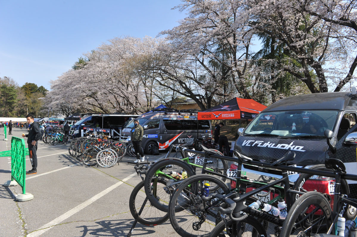 メイン会場となる真岡井頭公園に出場チームが集結する