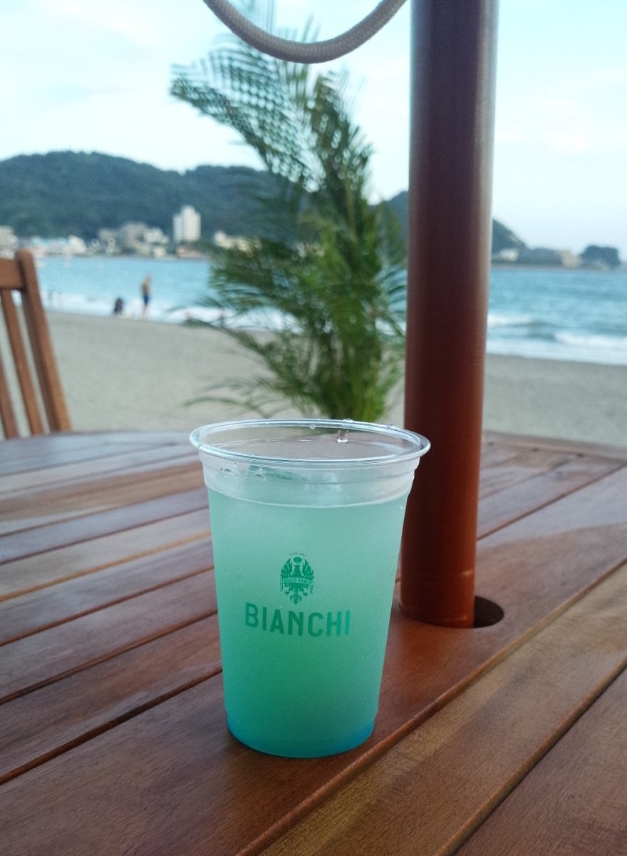 列車内ではBianchi Beach Houseのドリンクを提供