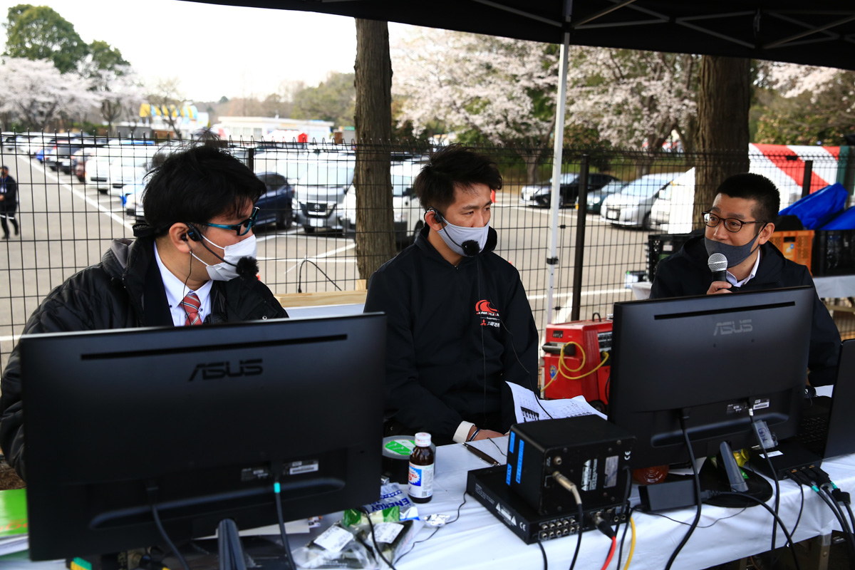 実況・解説にはDAZNやGCNサイクルロードレース中継でお馴染みの木下貴道アナ(左)の姿も
