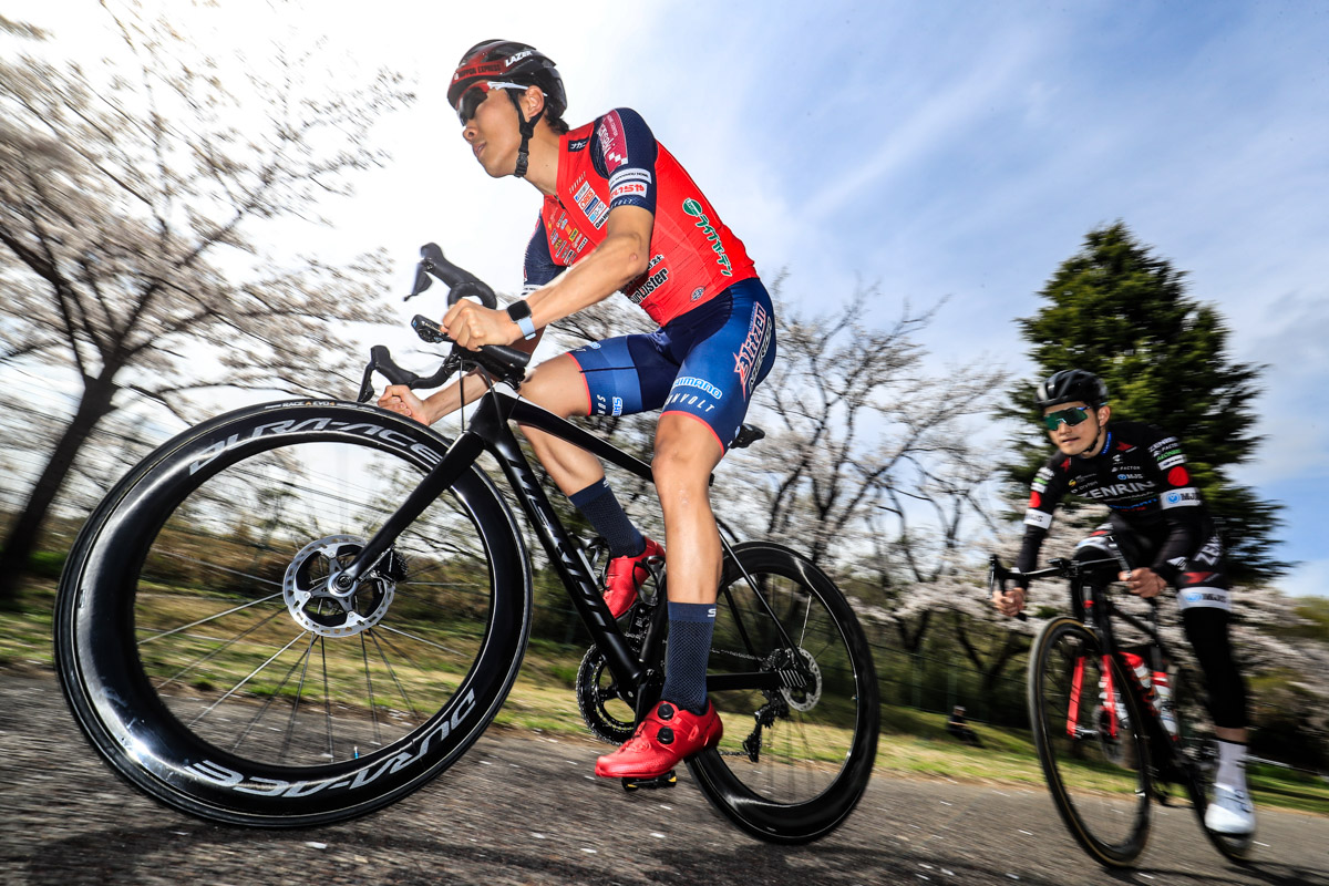 限定カラーだが赤色が出たことを喜ぶ小野寺玲(宇都宮ブリッツェン)