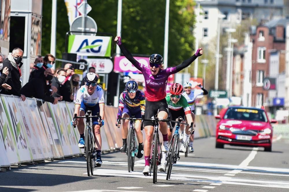 精鋭グループのゴール勝負を制したデミ・フォレリング(オランダ、SDワークス)