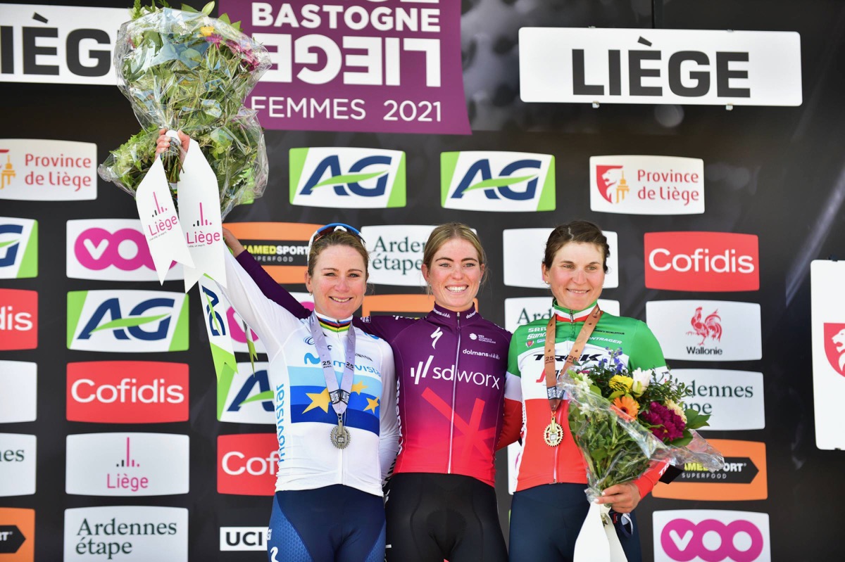 リエージュ〜バストーニュ〜リエージュ2021女子表彰台:2位ファンフルーテン、1位フォレリング、3位ロンゴボルギーニ