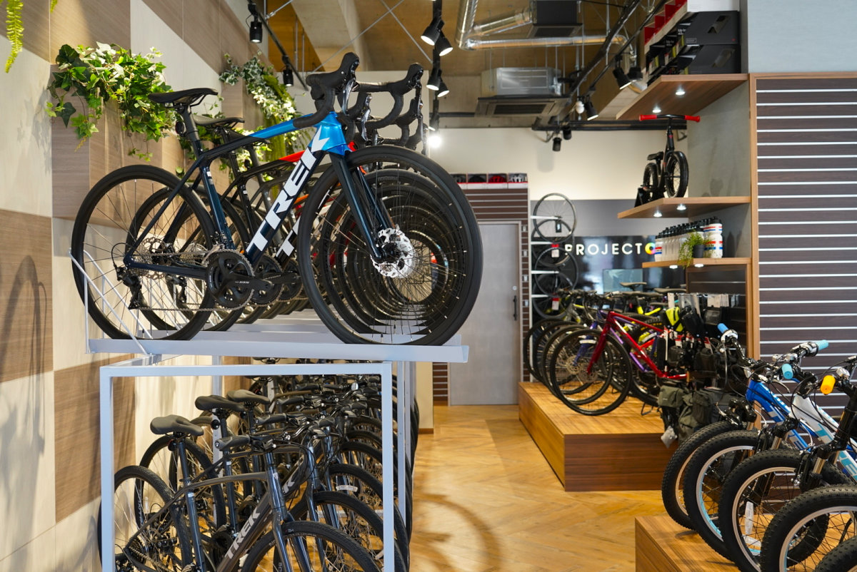 ロードバイクやクロスバイク、E-BIKEまで最新ラインアップを展示