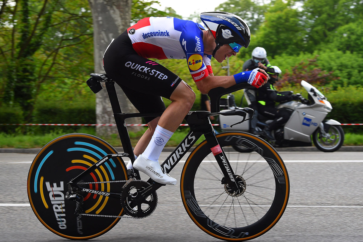 「クレルモンフェランのTGV」ことレミ・カヴァニャ（フランス、ドゥクーニンク・クイックステップ）はステージ5位